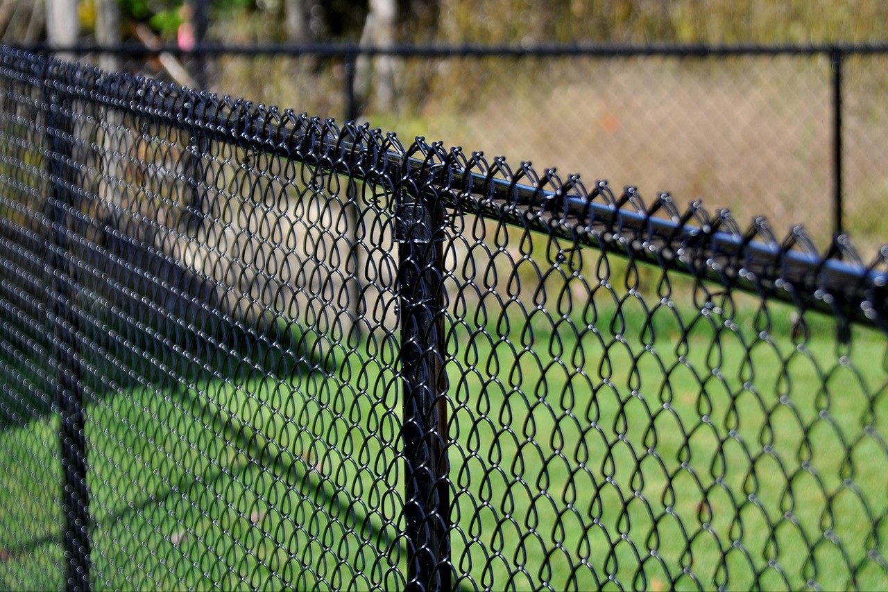 Installation de clôture frost pour plus d'intimité au Québec